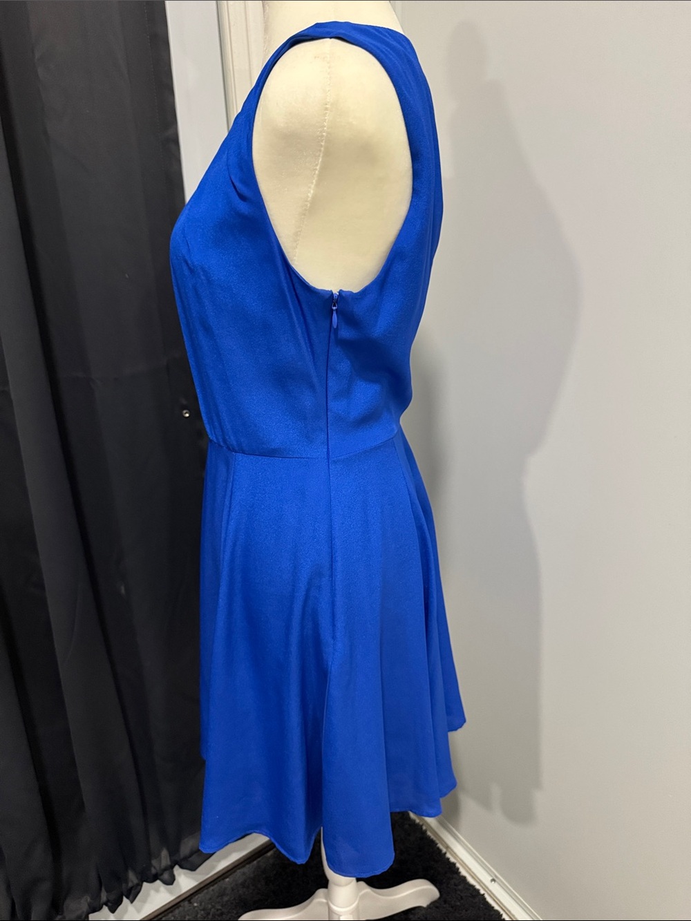 Express Sleeveless Keyhole Pleated Mini Dress in Royal Blue 6 - Picture 2 of 4